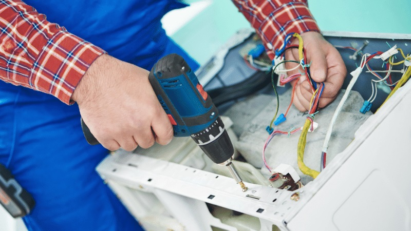 Gölcük Termodinamik Termodinamik çamaşır makinesi kart tamiri – Su almama arızası orijinal parça ile giderildi. - Teknik servis örneği